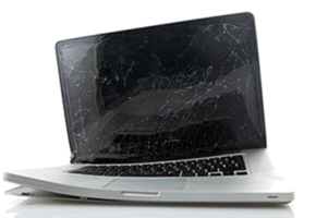 ноутбук со сломанным корпуом