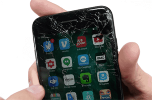 IPhone с разбитым экраном